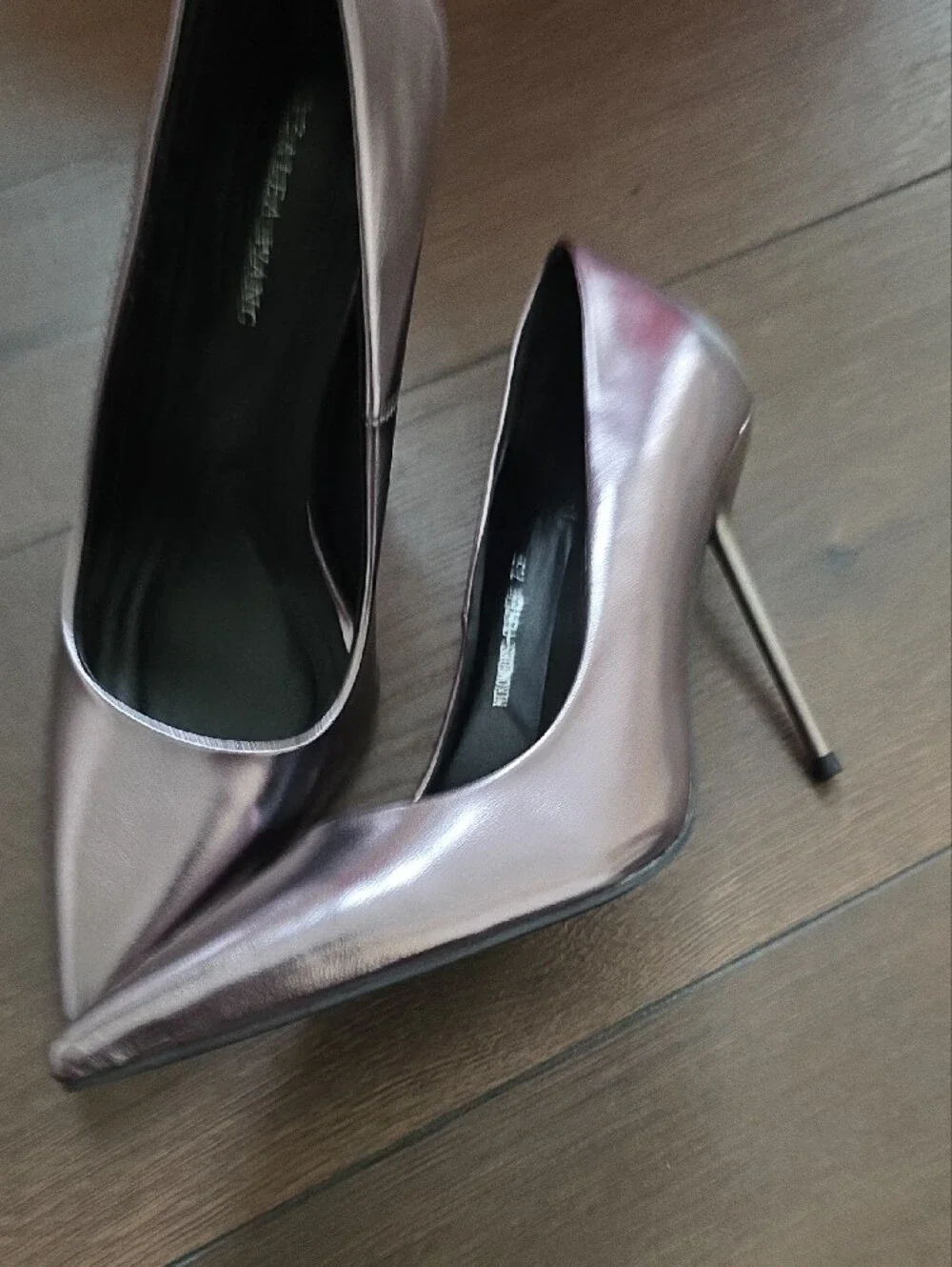 Azalea Wang Akira Heels Metallic Light Grey Pointed-Toe Women's Pumps‎